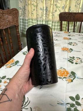 Yukon Outfitters Black Leopard Print 4-in-1 Insulated Can cooler Fits 12 Oz Slim
